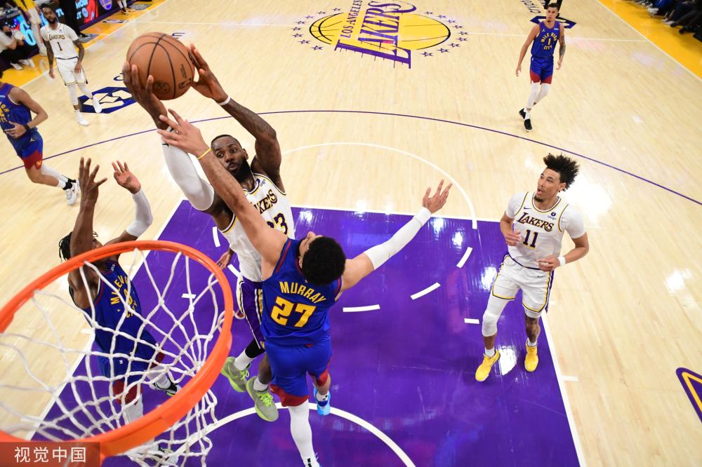 她在比分落 她在比分落